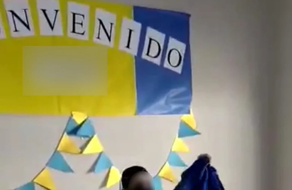 Un juez cordobés vistió su oficina de Boca para comunicarle la adopción a un niño