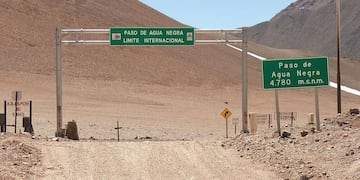 AGUA NEGRA. El paso entre Argentina y Chile por las regiones de San juan y Coquimbo (Wikipedia).