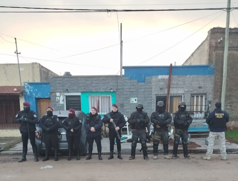 Tres Arroyos: en operativo antidrogas incautan marihuana, dinero y celulares