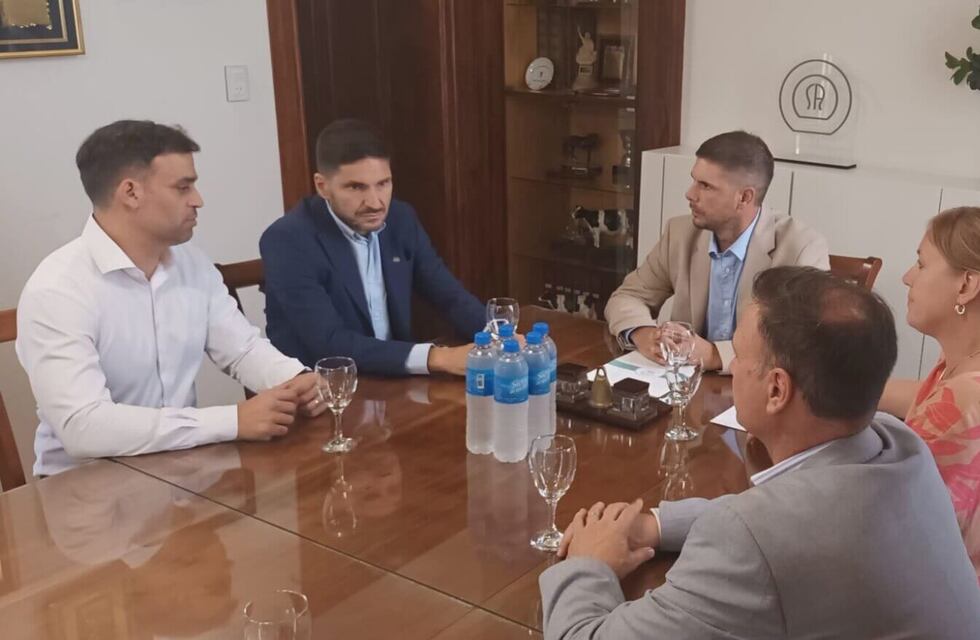 La Sociedad Rural de Rafaela recibió a Pullaro: la lechería, uno de los puntos principales de la agenda