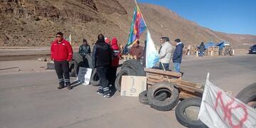Un piquete impedía el paso de una unidad y personal del servicio de emergencias SAME 107, en un tramo de la RN 52, en Jujuy.