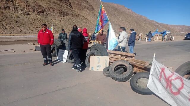 Un piquete impedía el paso de una unidad y personal del servicio de emergencias SAME 107, en un tramo de la RN 52, en Jujuy.