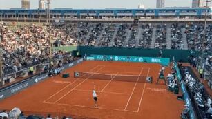 Un tren se detuvo para ver la definición de la Copa Davis