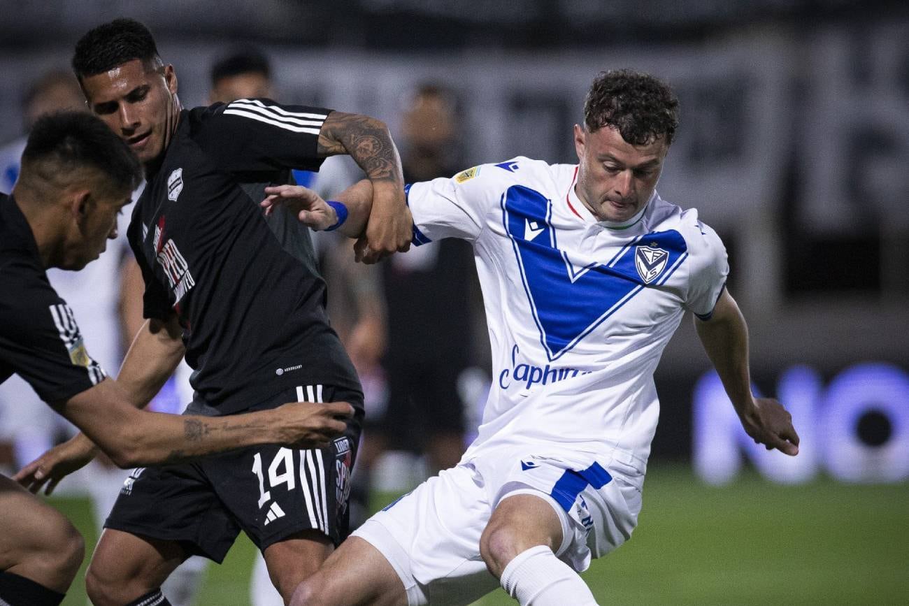 Deportivo Riestra recibió a Vélez Sarsfield por la fecha 11 del Torneo Clausura. (Crédito: X/@marcozorzoli)