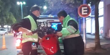 Retuvieron dos motos que iban en condiciones irregulares
