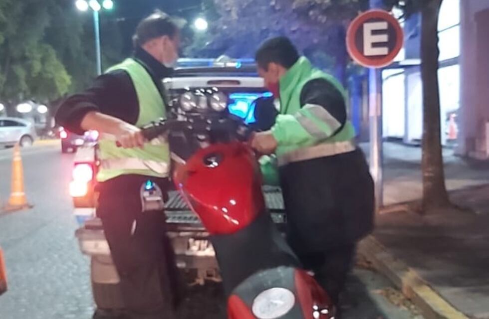 Dos motos retenidas