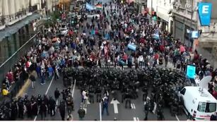 Operativo sobre Callao en la marcha de jubilados e hinchadas