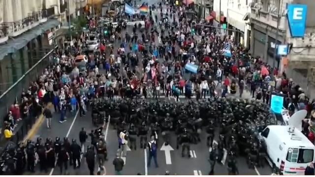 Operativo sobre Callao en la marcha de jubilados e hinchadas