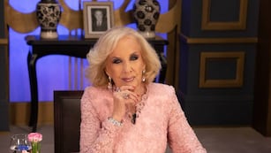 La conductora de la mesaza dijo presente para festejar los 52 años del grupo santafesino.