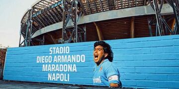 El estadio del Napoli llevará para siempre el nombre del astro argentino.