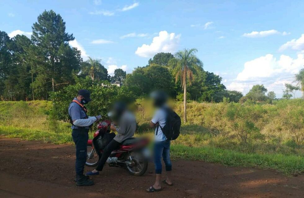 La Policía Oberá retuvo cuatro autos, dos motos y 12 licencias de conducir