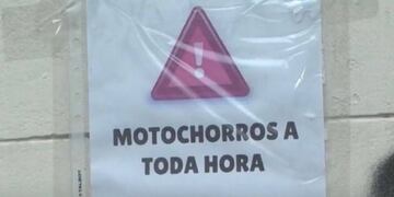Carteles con advertencias sobre robos