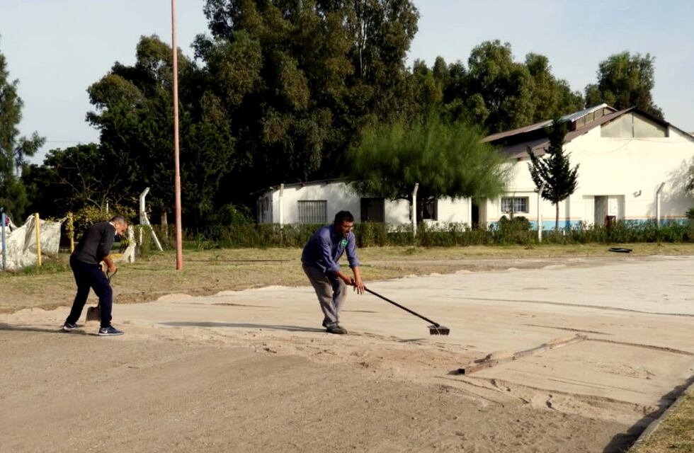 Mejoras en la pista e instalaciones del Polideportivo Municipal