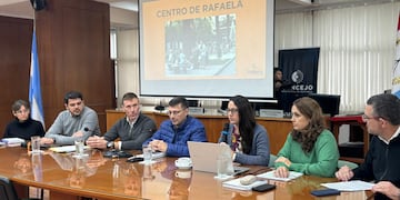 Reunión por el arreglo de las veredas en el microcentro