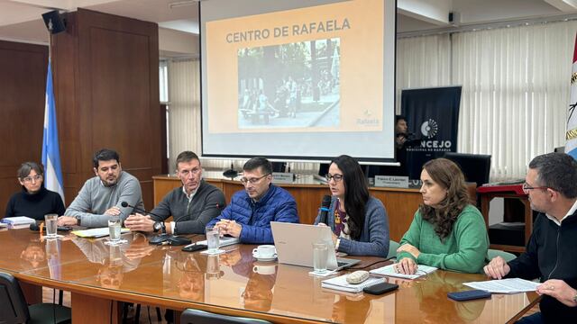 Reunión por el arreglo de las veredas en el microcentro