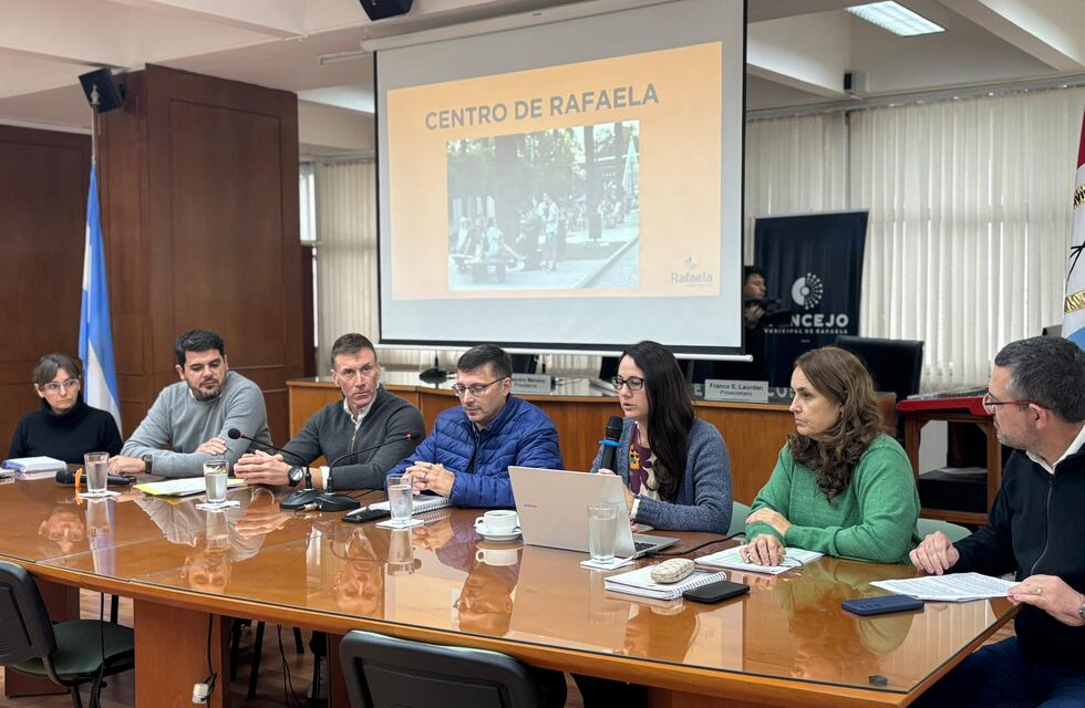 Reunión entre concejales y funcionarios para abordar la intervención de veredas del microcentro