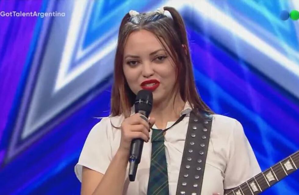 Una mendocina homenajeó a una icónica banda de rock en Got Talent Argentina y deslumbró con su guitarra