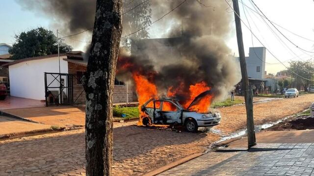 Puerto Iguazú: Se incendió un automóvil en B° Las Leñas