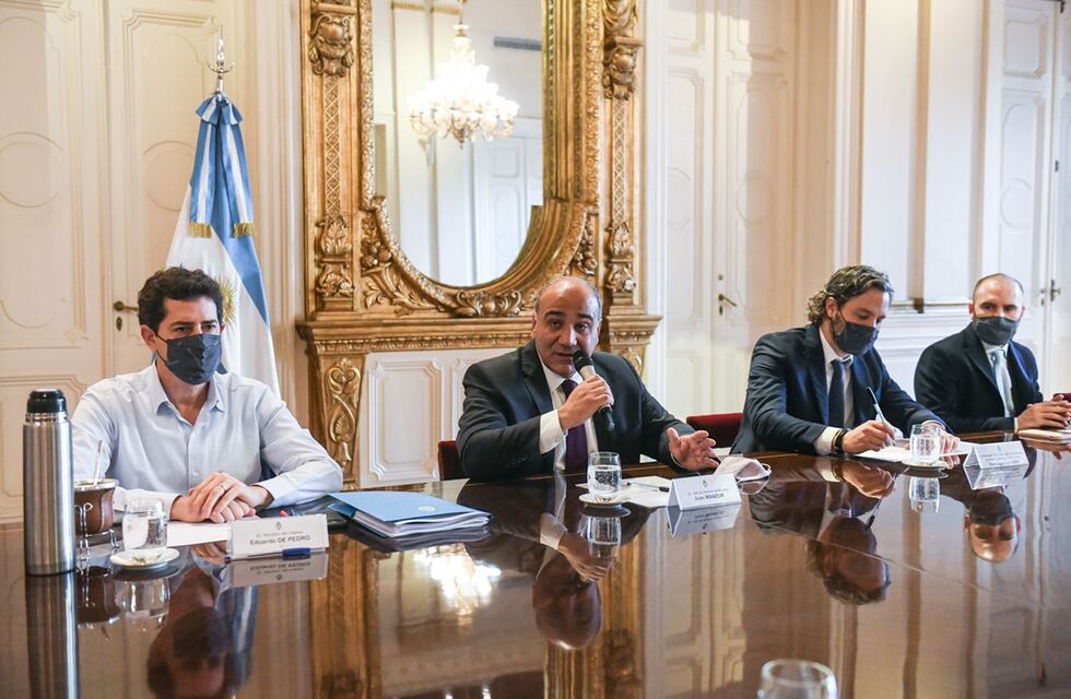 Juan Manzur encabezó su primera reunión de Gabinete con todos los ministros