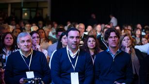 Gerardo Morales, Gustavo Valdés y Martín Lousteau en la Convención Nacional de la UCR en Parque Norte. Foto: Clarín.