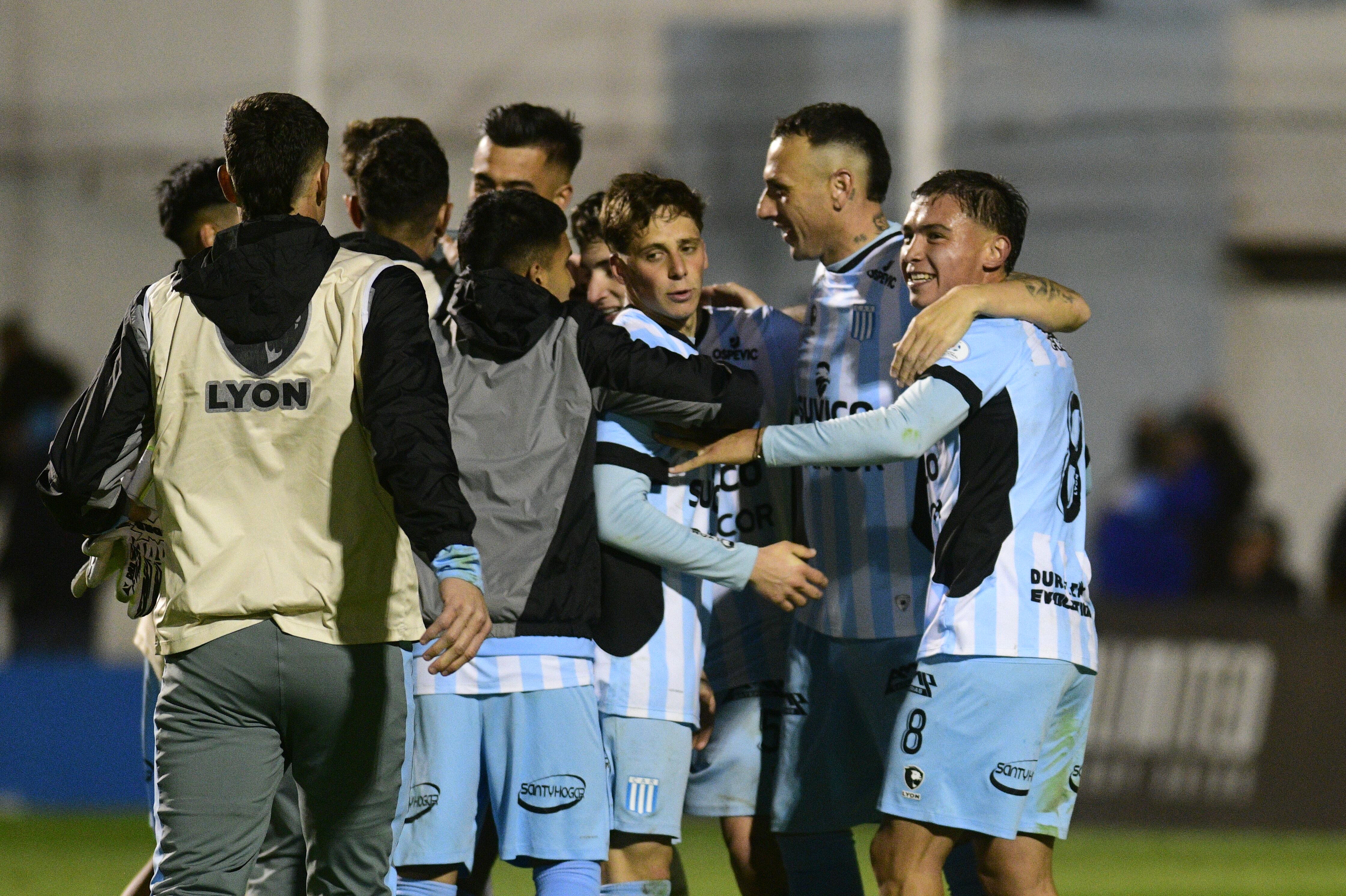 Racing recibió a Patronato por la Primera Nacional en el estadio Miguel Sancho de Nueva Italia. (Ramiro Pereyra / La Voz)