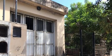 En esta vereda atacaron a la vecina, en barrio José Hernández (foto, El Doce).