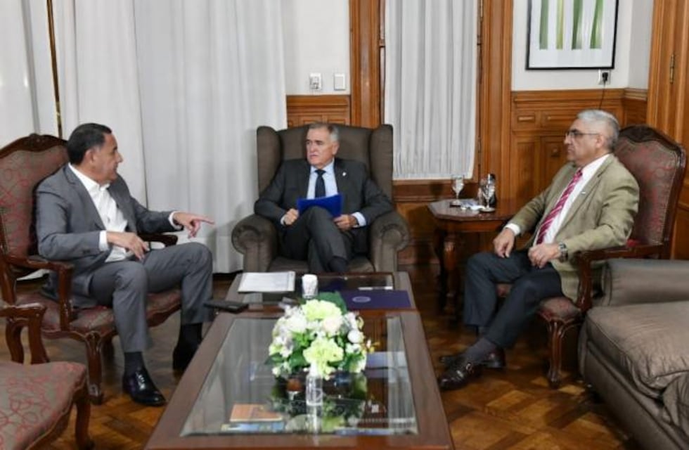 Gobierno y gremios retoman este martes las negociaciones salariales