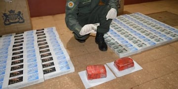 Incautan casi 2 kilogramos de cocaína y cigarrillos de contrabando en Puerto Iguazú.