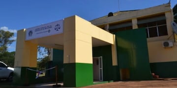 Investigan el deceso de un joven en Posadas e incautan celular de su pareja.