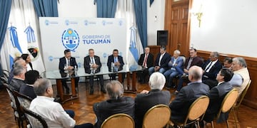 Hubo una reunión en Casa de Gobierno con figuras del interior de la provincia