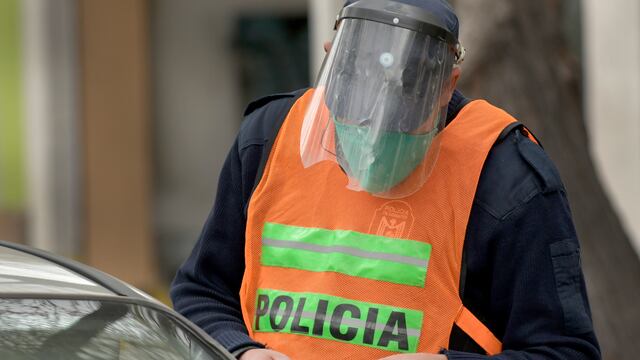 Un Peugeot 505 escapó de un control vial.