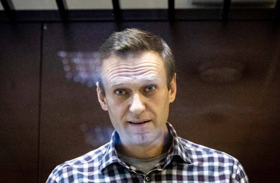 Quién era Alexei Navalny, el enemigo más acérrimo de Vladimir Putin que murió en una cárcel de Rusia