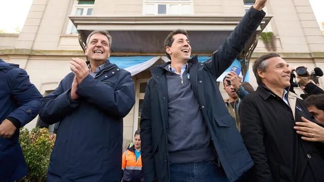 Sergio Massa y Wado de Pedro juntos en la inauguración de un tren en Mercedes, Buenos Aires.  Foto: Frente de Todos.