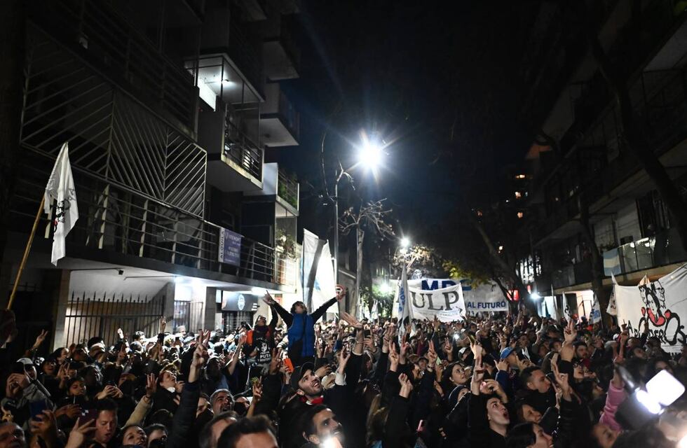 El incómodo momento que vivió un cronista frente al departamento de Cristina Kirchner: “Me metió el dedo...”