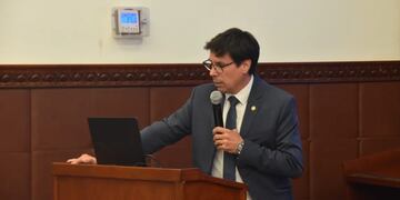 "Esperemos que los recursos nacionales que se prevé (en el presupuesto provincial) no sean modificados por la reforma impositiva que anunció el Gobierno Nacional", dijo en la Legislatura el ministro de Hacienda y Finanzas de Jujuy, Federico Cardozo.