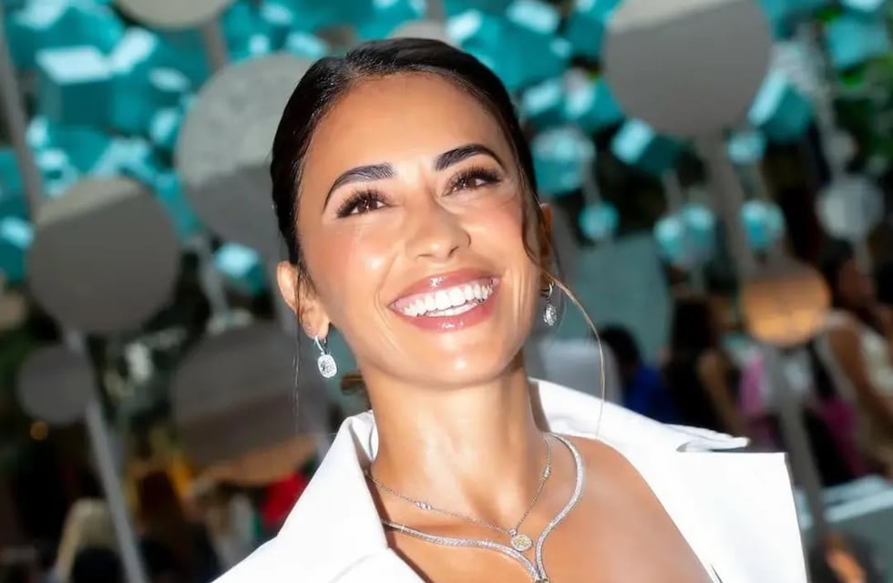 Antonela Roccuzzo sorprendió con un peinado simple que se volvió viral: cómo hacer el “messy bun”