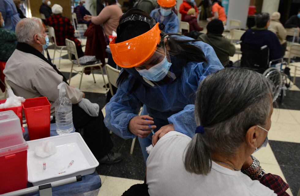 Este lunes se convocó a 8.747 personas para vacunarse