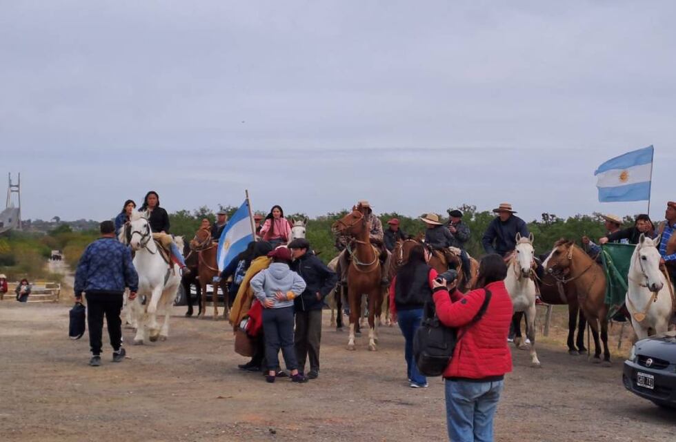 Ley de Humedales: isleños y productores protestan en el puente Rosario-Victoria