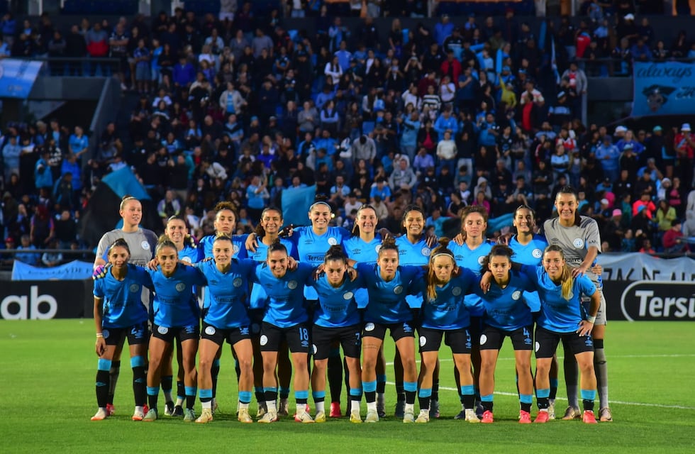 Talleres felicitó a Belgrano por la obtención del título en Primera del fútbol femenino