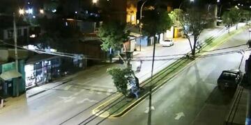 Fueron detenidos tras robar una moto y quedar grabados en cámaras de videovigilancia. Policía de Misiones