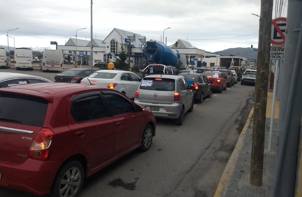 La docencia fueguina realizó una marcha provincial pidiendo la suspensión de clases presenciales