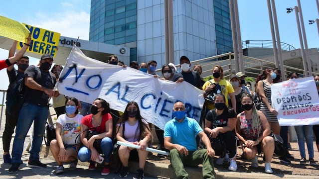 Trabajadores del Sheraton se manifestaron este martes contra el cierre del hotel.