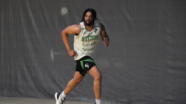 El interno estadounidense Esa Ahmad cumplió la primera práctica en Atenas para debutar el jueves ante Hispano. (Prensa Atenas)