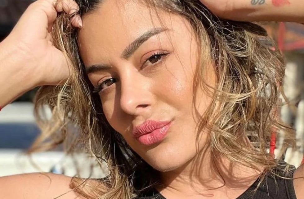 Larissa Riquelme bailó en body de encaje y con unos lentes de sol terminó por derretir a sus fans