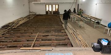 El Club Recreativo Echegoyen renueva el piso de su Salón de Usos Múltiples