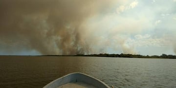 El fuego inició en Colonia Carlos Pellegrini y se extendió hasta los Esteros del Iberá.