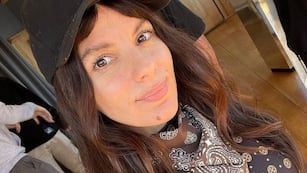 Culotte, blazer y camisa: Gimena Accardi causó furor con su look formal y sensual