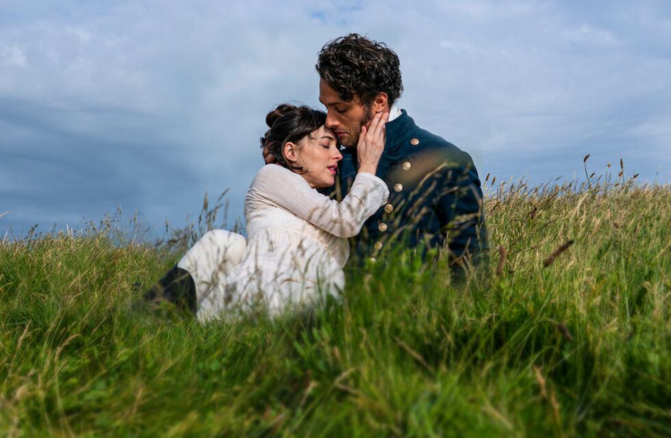 “Persuasion” la película original de Netflix con Dakota Johnson que es furor entre los fans de “Orgullo y Prejuicio”