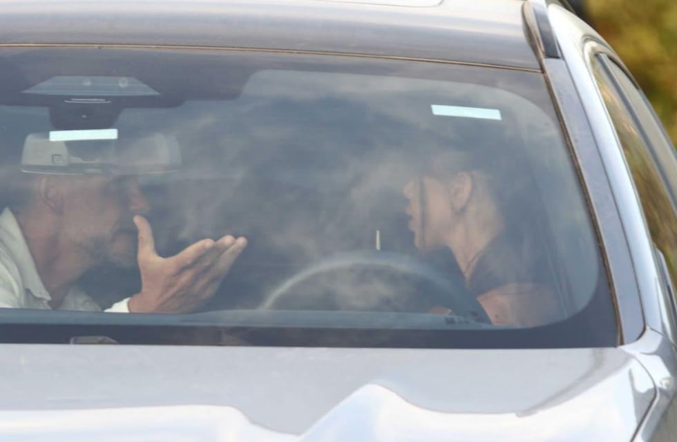 El video de la tensa discusión de Martín Demichelis y su novia dentro de un auto en Uruguay