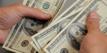 El dólar continúa al alza